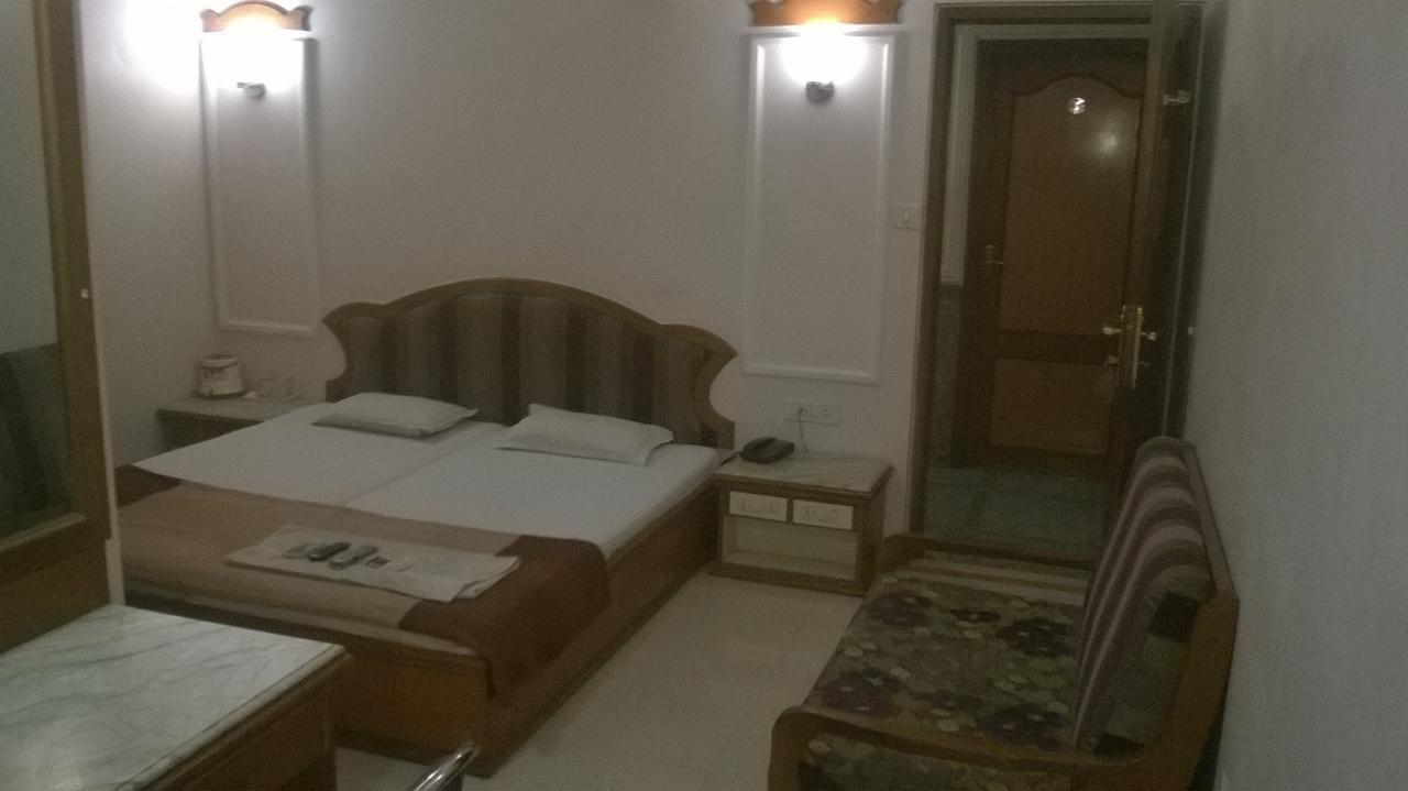 Hotel Unnati Αχμπανταμπάντ Εξωτερικό φωτογραφία